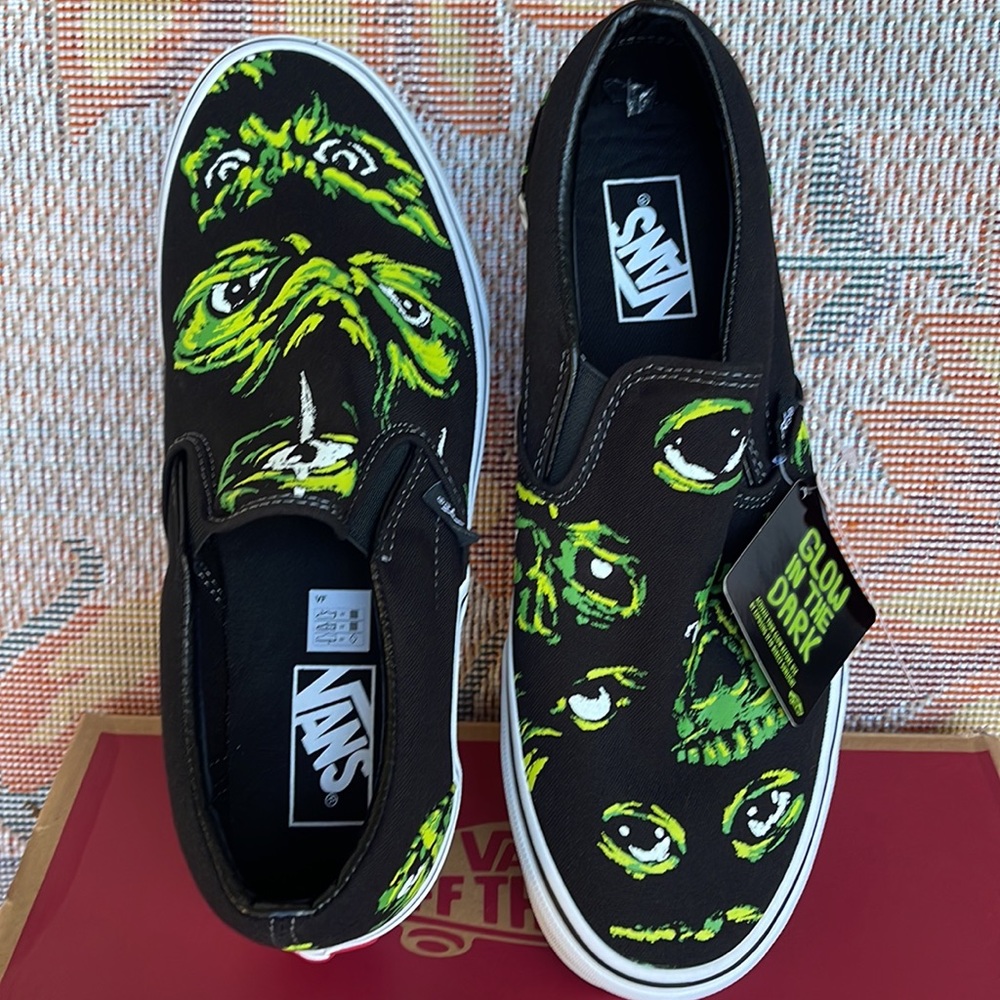 Vans Classic Slip-0n
Eyes In The Dark Black/Multi 
VINOA705DBML
WMNS sneakers - Picture 13 of 16
